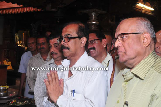 Syndicate Bank DGM visits  Shree Venkatramana Temple, Carstreet 2